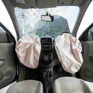 Traumatic Injury Lawyer Tampa - Photo of a vehicle with both airbags deployed