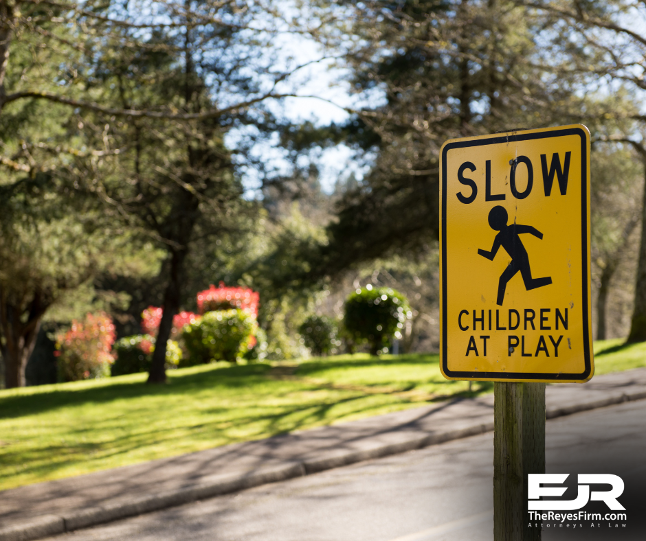 Slow Children at Play’ road sign in a neighborhood, representing child pedestrian safety in Pinellas County, Florida.